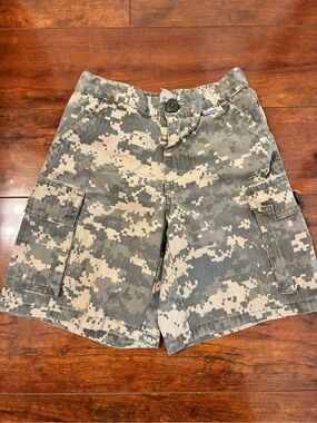 Kids' Cargo Shorts in Green Digital Camo